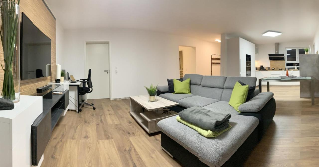 Firmen & Ferienwohnung Brecht 1 Waibstadt Esterno foto