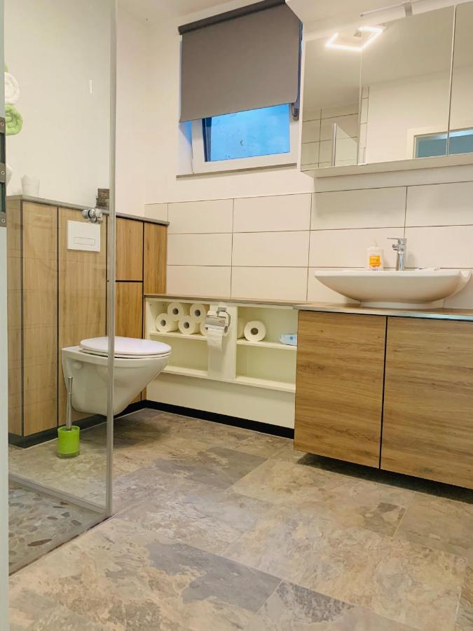 Firmen & Ferienwohnung Brecht 1 Waibstadt Esterno foto